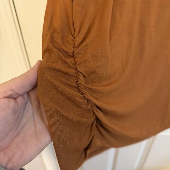 NWT Zenana Pumpkin Orange Top w/ Rouche Size Large - Picture 3 of 3